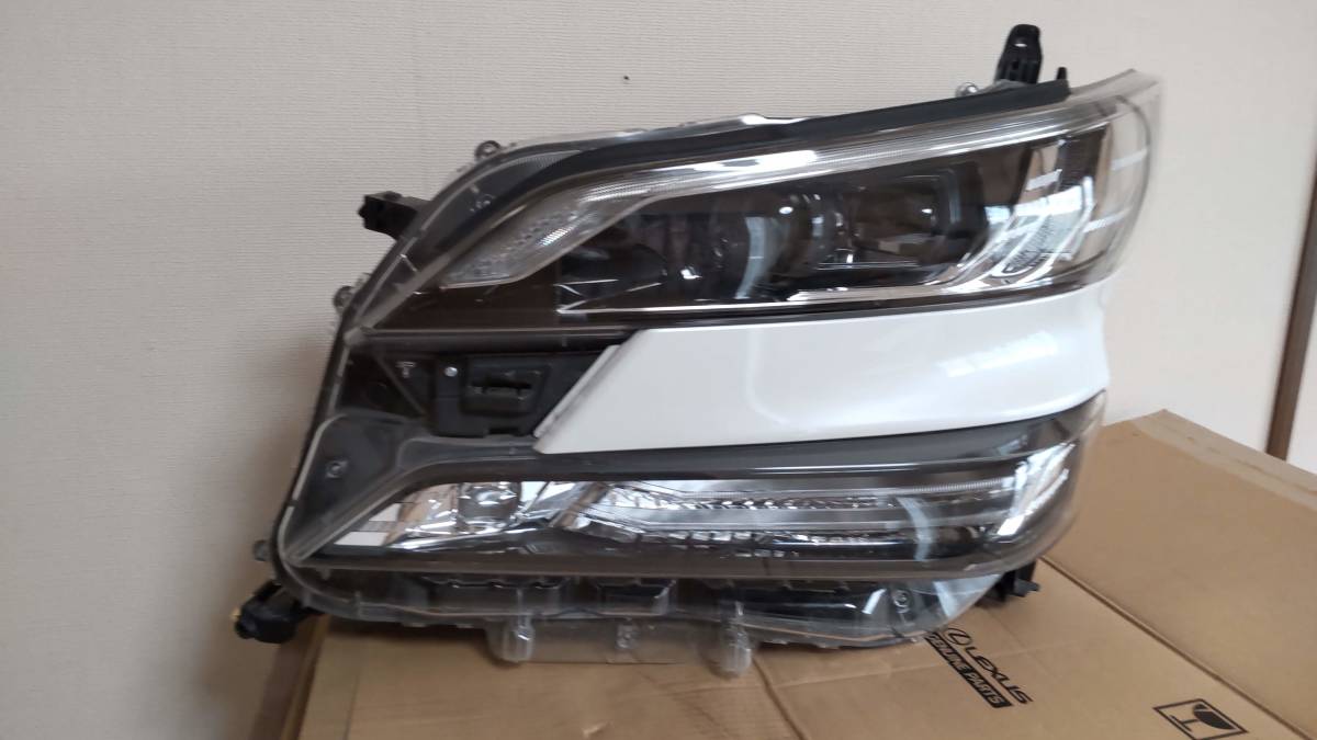 ヴェルファイア　３０系　ＬＥＤライト左　コーナーリングランプ付き