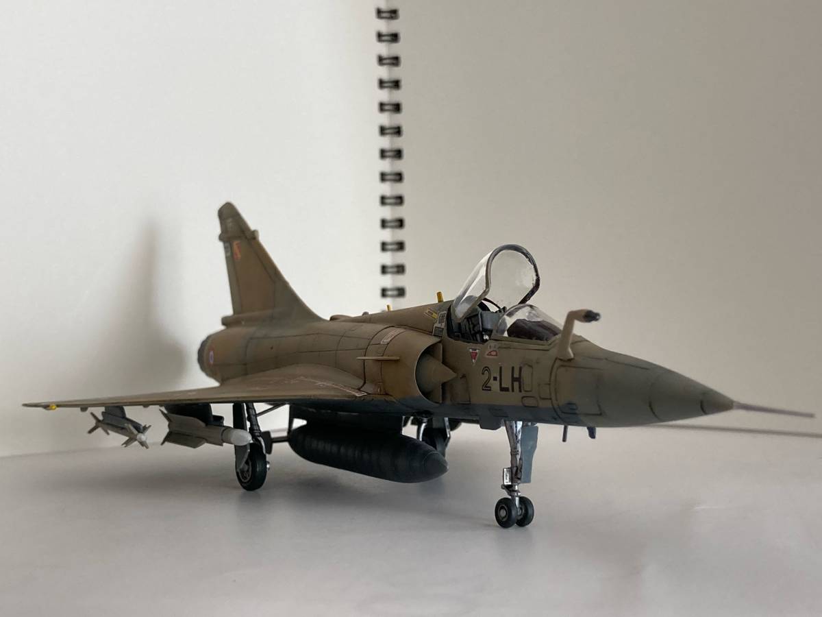 タミヤ（イタレリ）　1/72　ダッソーミラージュ2000C 　デザート迷彩 完成品