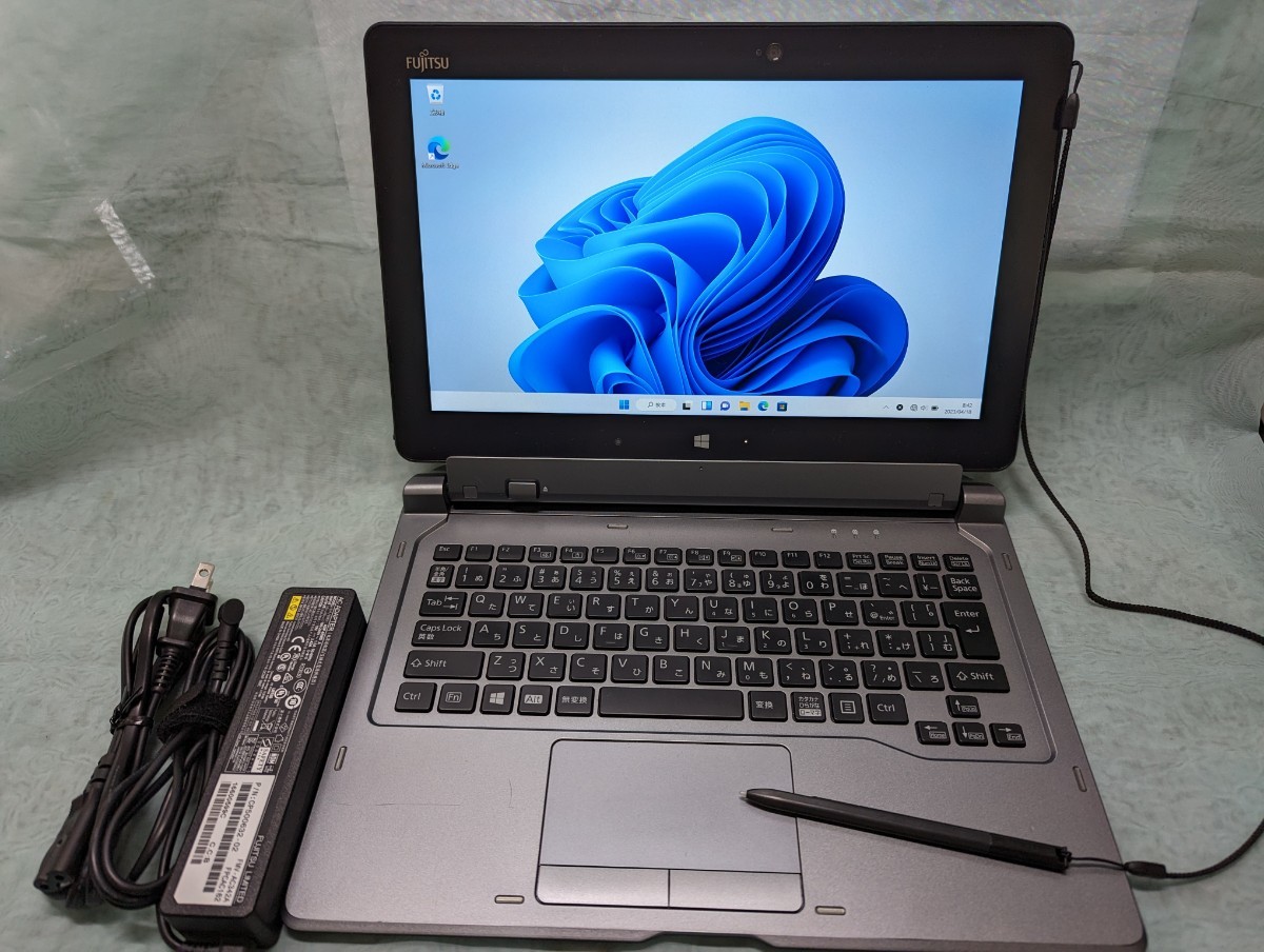 Fujitsu タブレット ARROWS Tab Q665/M / キーボード付 Tab ARROWS