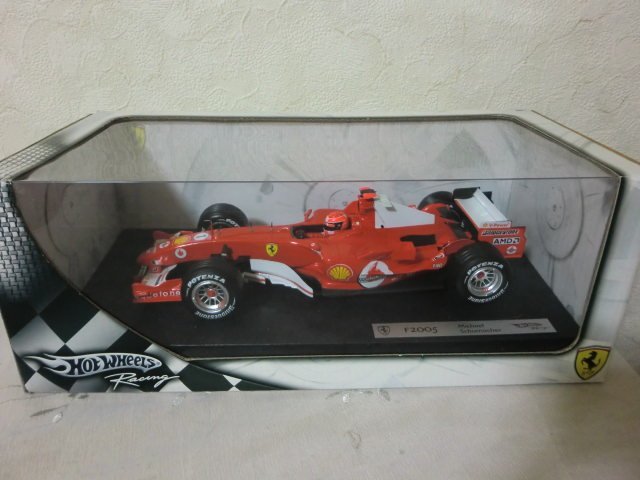 A)【ホットウィール】1/18 ミニカー フェラーリ Ferrari F2005 F1 M