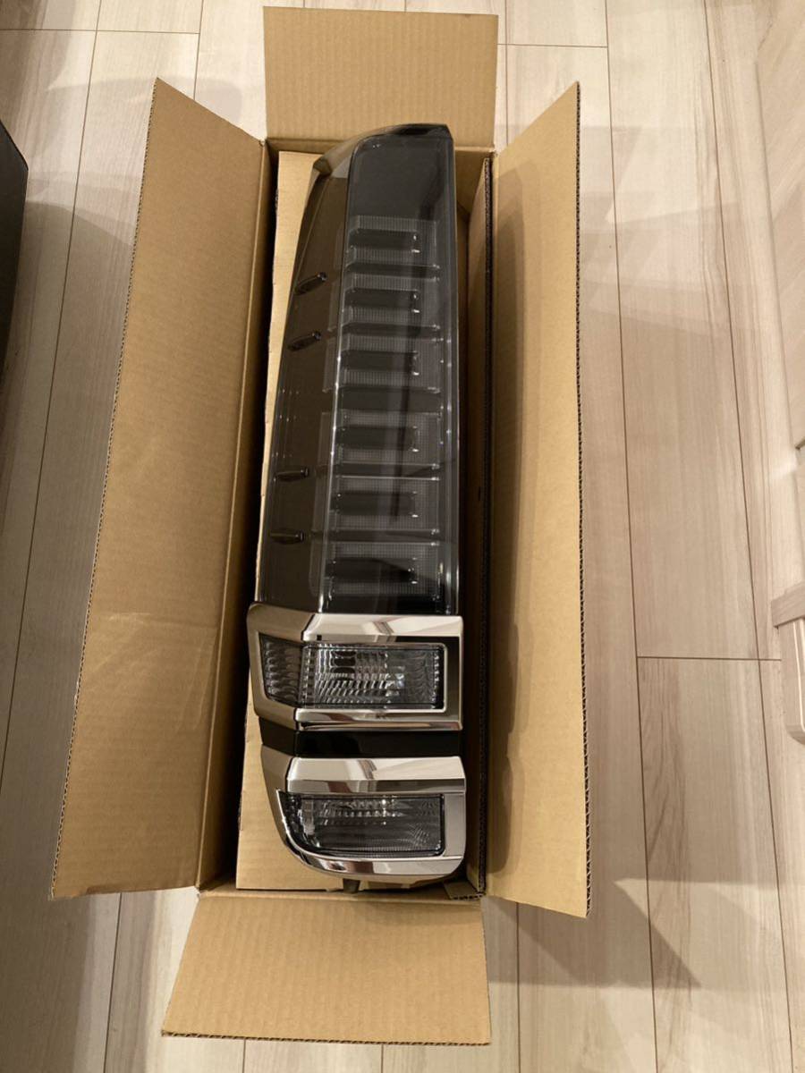 新品未使用品 80 後期 ヴォクシー 純正テールランプ 左 LEDテール