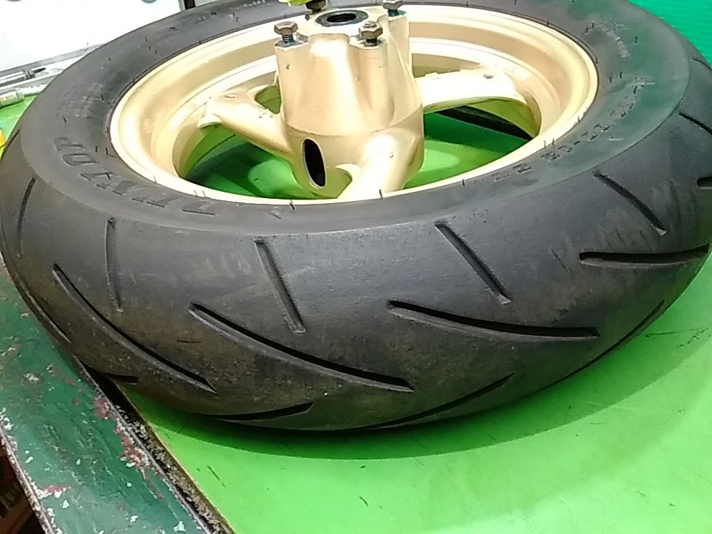 TZM50R TZ-M50R 4KJ 純正リアホイール＆タイヤ リアホイル 中古美品