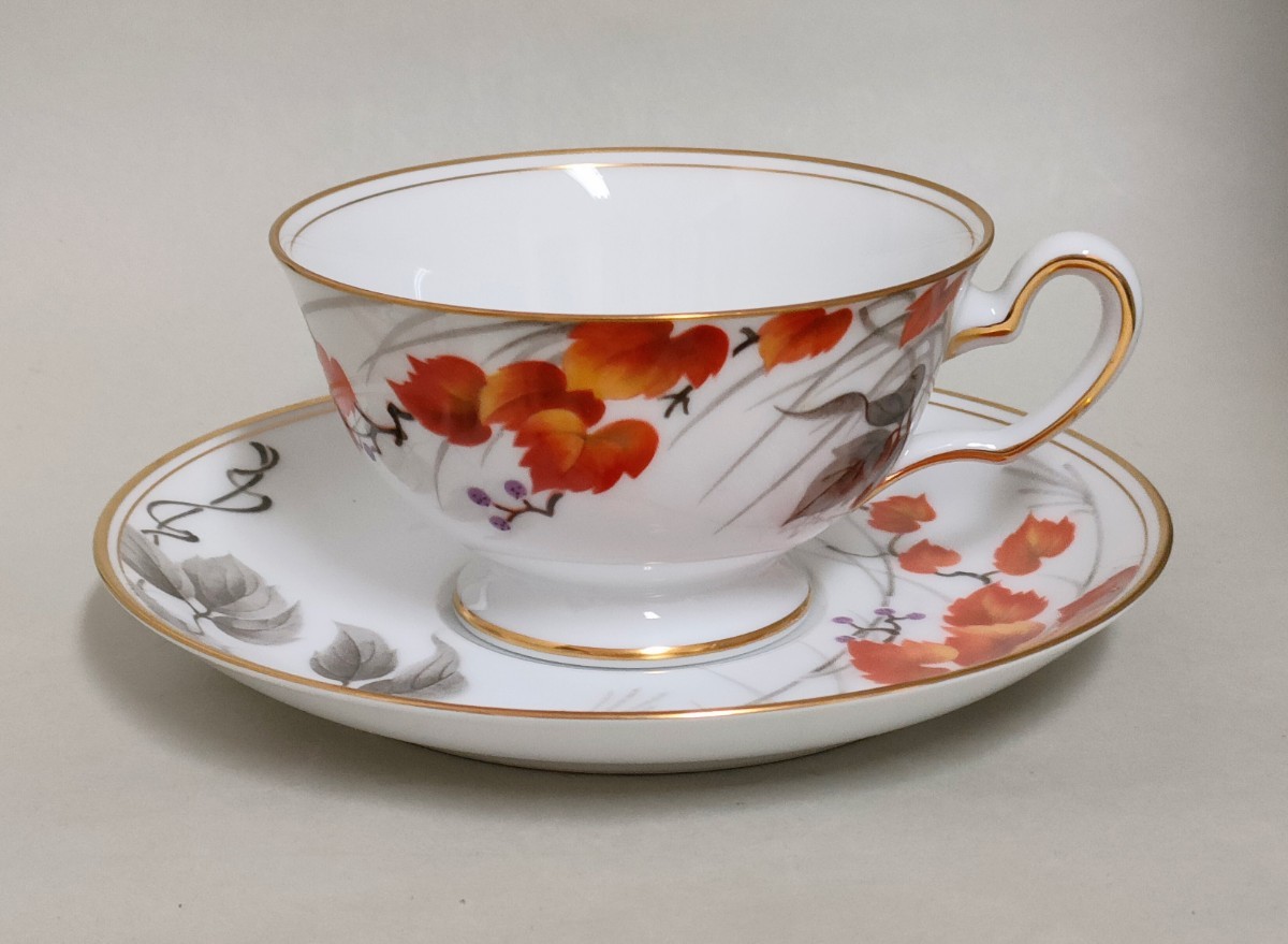 大倉陶園　紅ぶどう　カップ＆ソーサー　