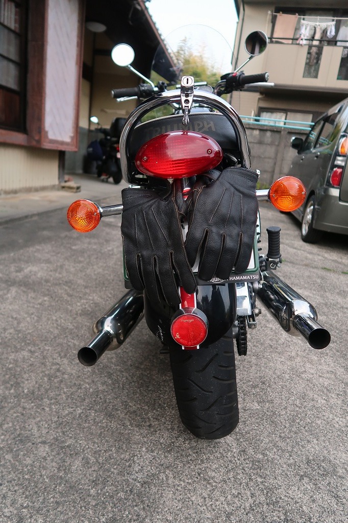 トライアンフ　空冷ボンネビルT100　2014年モデル　屋内保管　走行少　アエラマフラー　ETC　ナイトロンリヤサス、純正スクリーンなど トライアンフ オートバイ Bonneville ボンネビル&frasl;ボンネビルT100 ボンネビルT100-NWJC2014仕様を楽しむ ETC付き