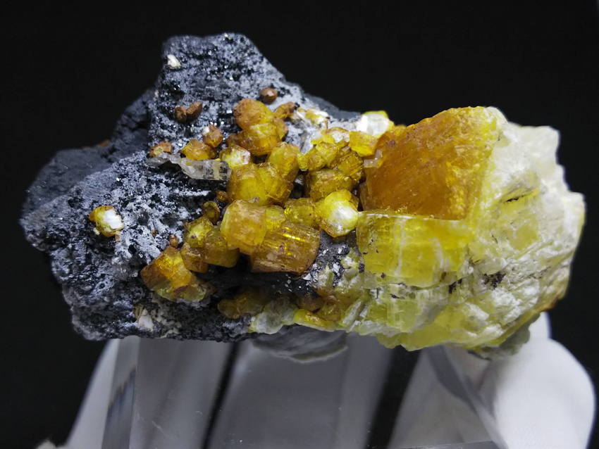 スタルマナイト スツルマン石 スターマン石 結晶 原石 標本 約257ct 