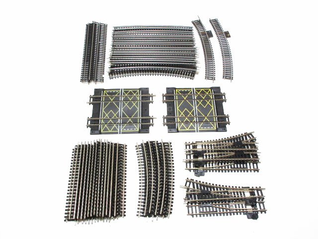 XT713◇HORNBY(オーストリア) FELLER GARNET(イタリア) HOゲージ 鉄道模型 直線 曲線 ポイント(左右) 踏切 外国線路 // 計55点 // 現状渡し