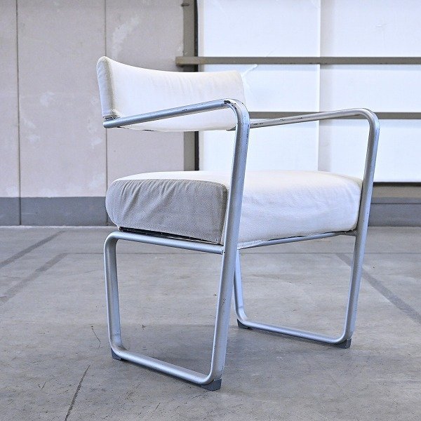 アームチェア cassina 椅子 アームチェア cassina ixc とは 最高級