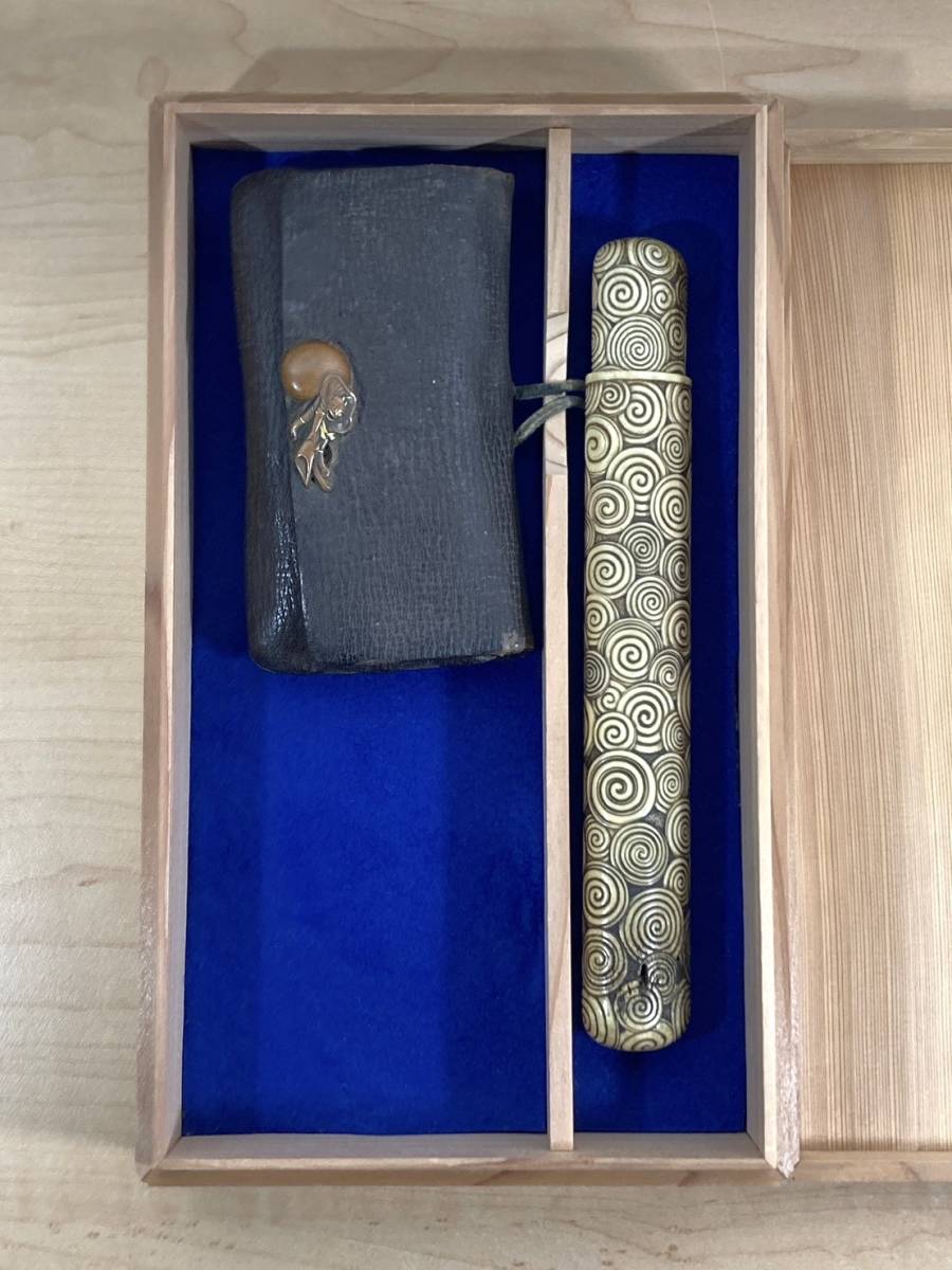 煙草入れ／前金具／雲龍図／在銘あり 煙草入 D5686-1 [臥牛図前金具 正豊銘 裏座 富士山彫] [雲龍 時代