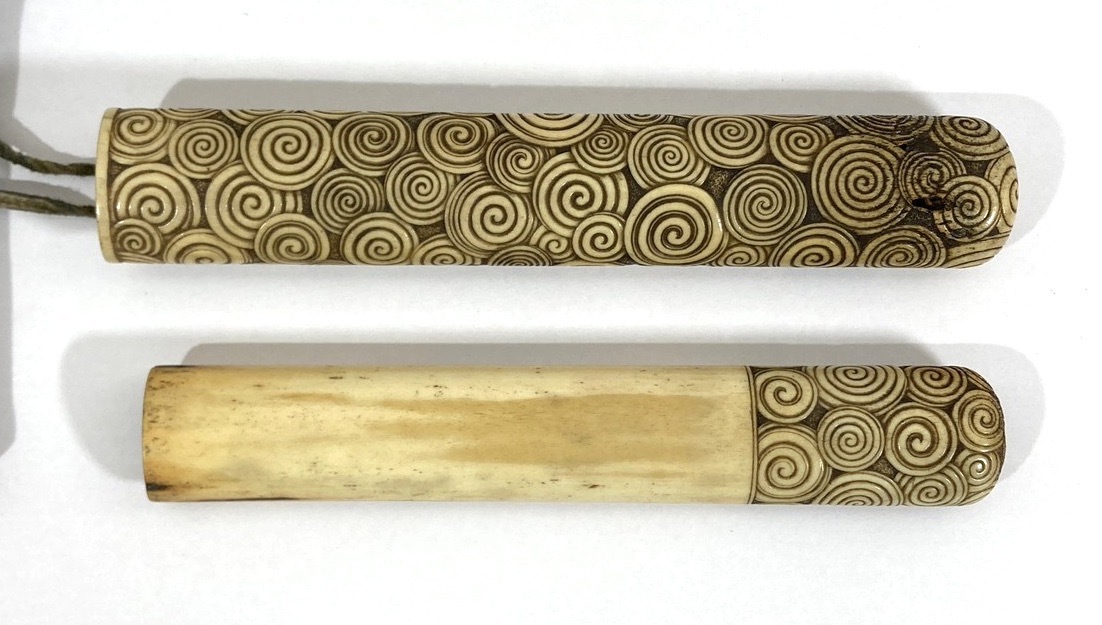 煙草入 D5686-1 [臥牛図前金具 正豊銘 裏座 富士山彫] [雲龍 時代