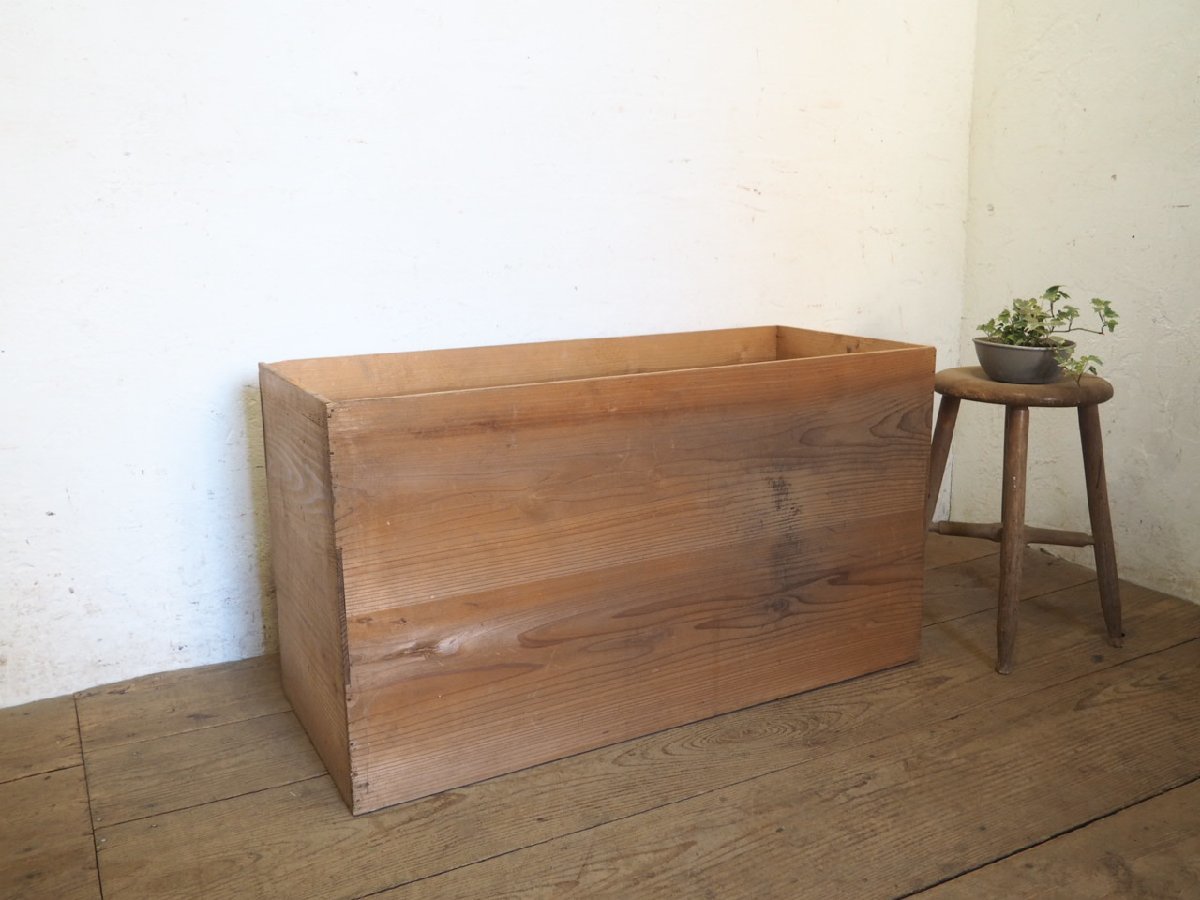 タJ0688◆①H49×W89，5×D37，5(cm)◆素朴な味わいの大きな古い木箱◆トランク 陳列台 収納ケース ボックス カフェ レトロ ビンテージK庭