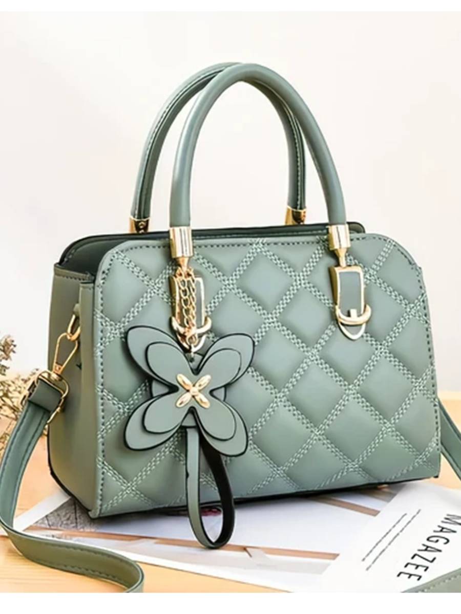 【2023新作】チャーム付きキルティングバック 型押しスクエア ミントグリーン