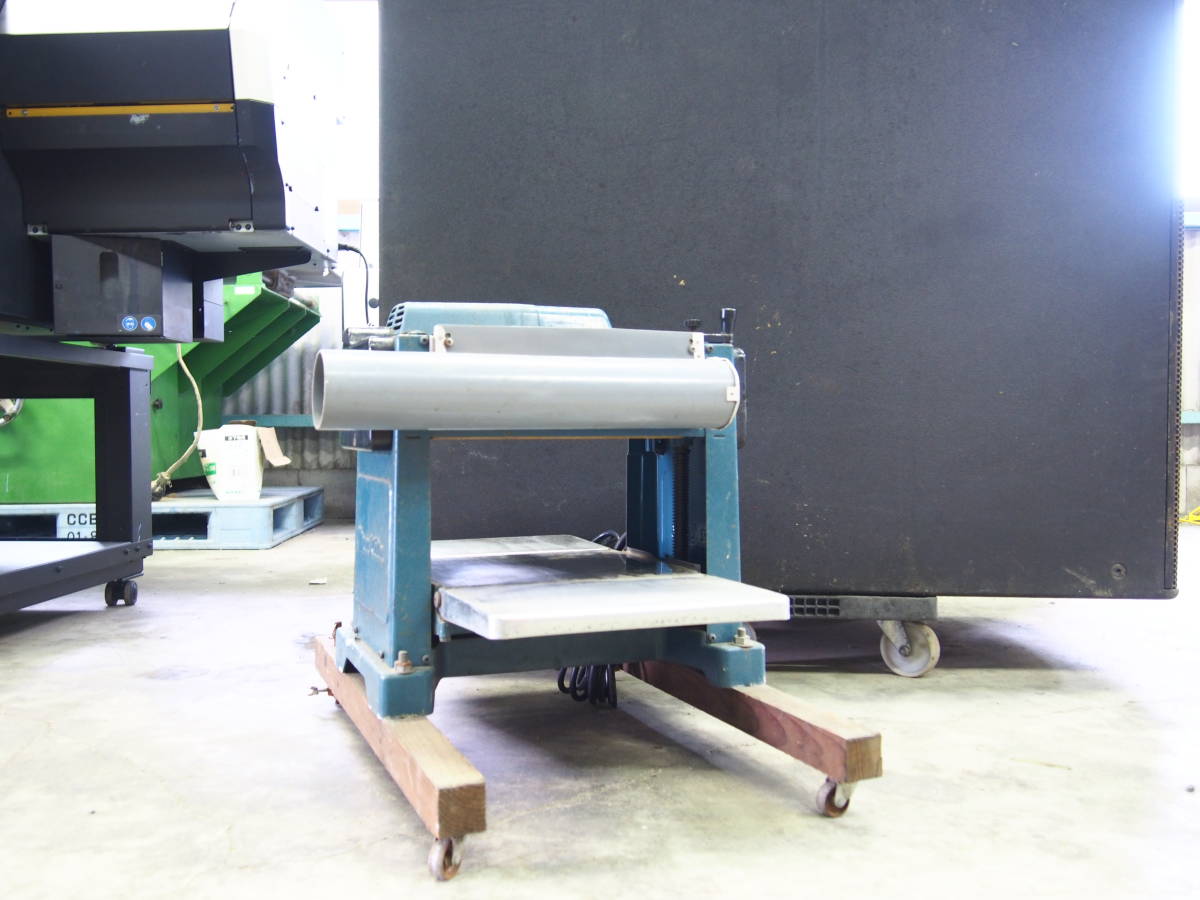 マキタ ☆【W0414-1】 makita マキタ 2012年 300自動カンナ 電動 マキタ ☆【W0414-1】 makita マキタ 2012年 300自動カンナ 電動