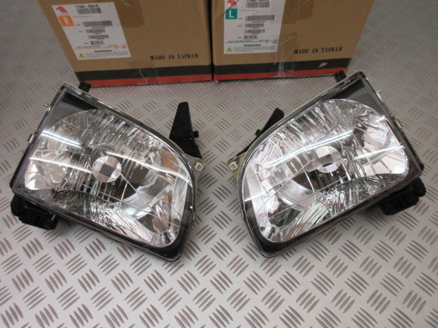 682.Tacoma 2001-2004 US トヨタ タコマ ヘッドライト 左右pr 純正OEM