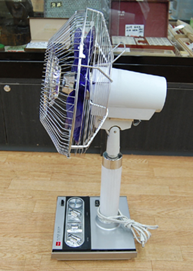 Toshiba SF-30T 家庭用扇風機　レトロ扇風機 昭和レトロ 東芝 扇風機 SF-30T SOLID STATE 30㎝ 4枚羽根 リビング扇