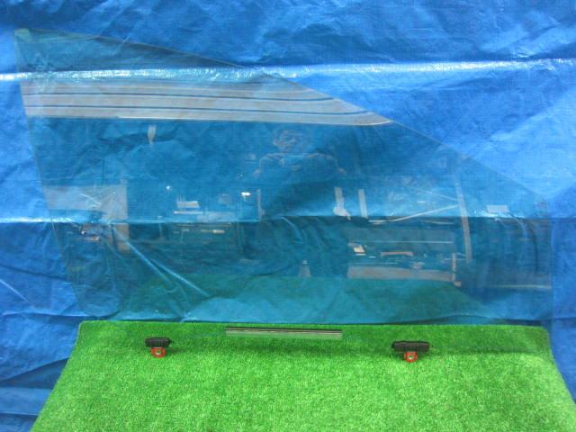 アクア DAA-NHP10 右 前 フロントドアガラス G 1NZ-FXE 4V7 68101