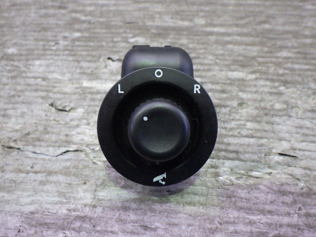 ABAMK74 クライスラー ジープ パトリオット 0 ドアミラースイッチ 050517501 B2L253F スリーアール長野