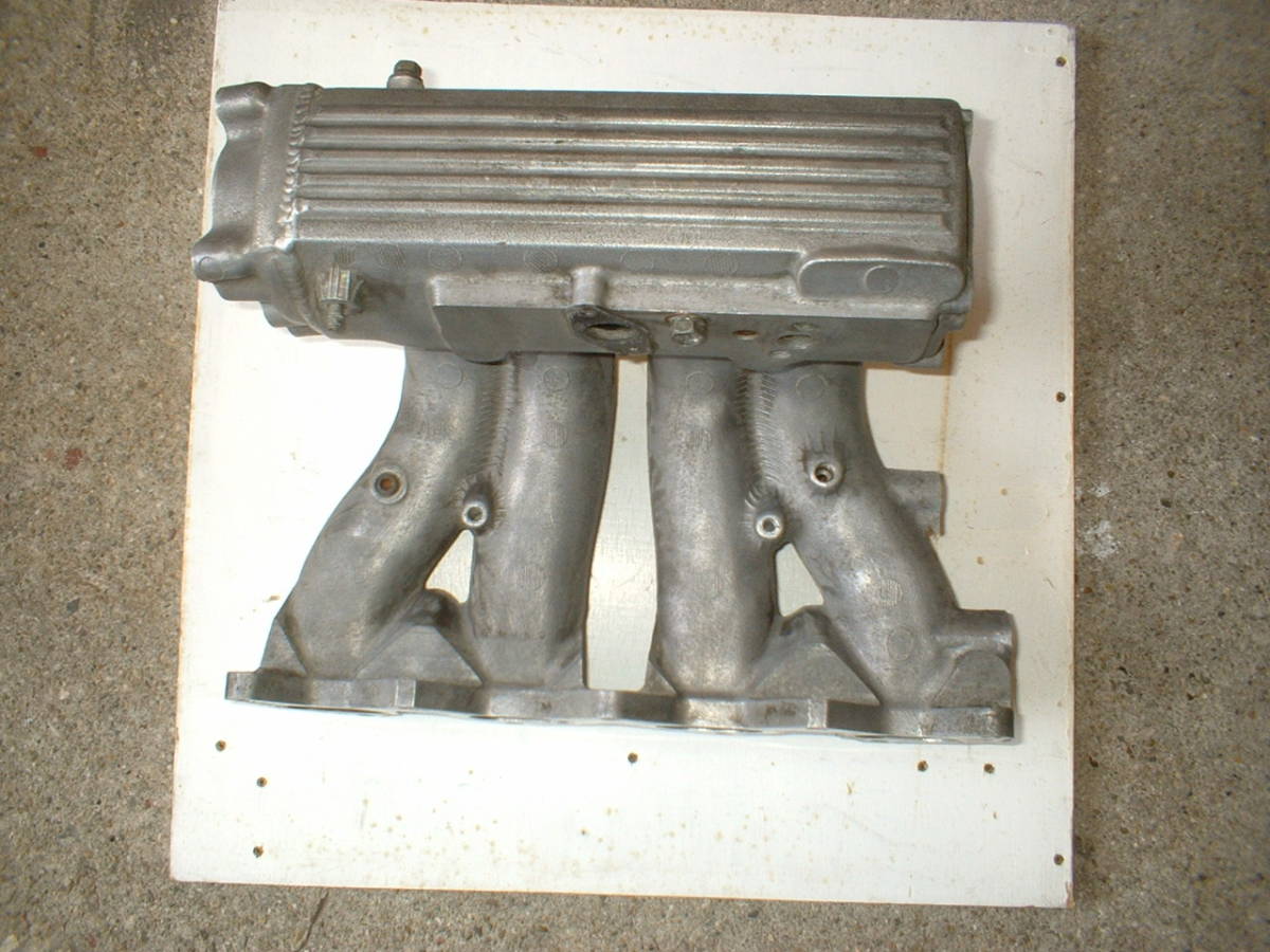 ＡＥ８６　反転インマニ　AE９２後期エンジン用　ＴＲＵＥＮＯ　ＬＥＶＩＮ　トレノ レビン