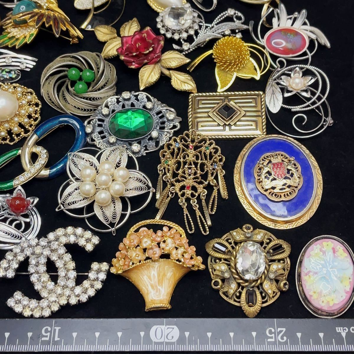 1円 ヴィンテージ ブローチ 50点まとめ 大量セット パール 天然石 焼物 カラーストーン ゴールド シルバーカラー フランス ブルターニュ等_2