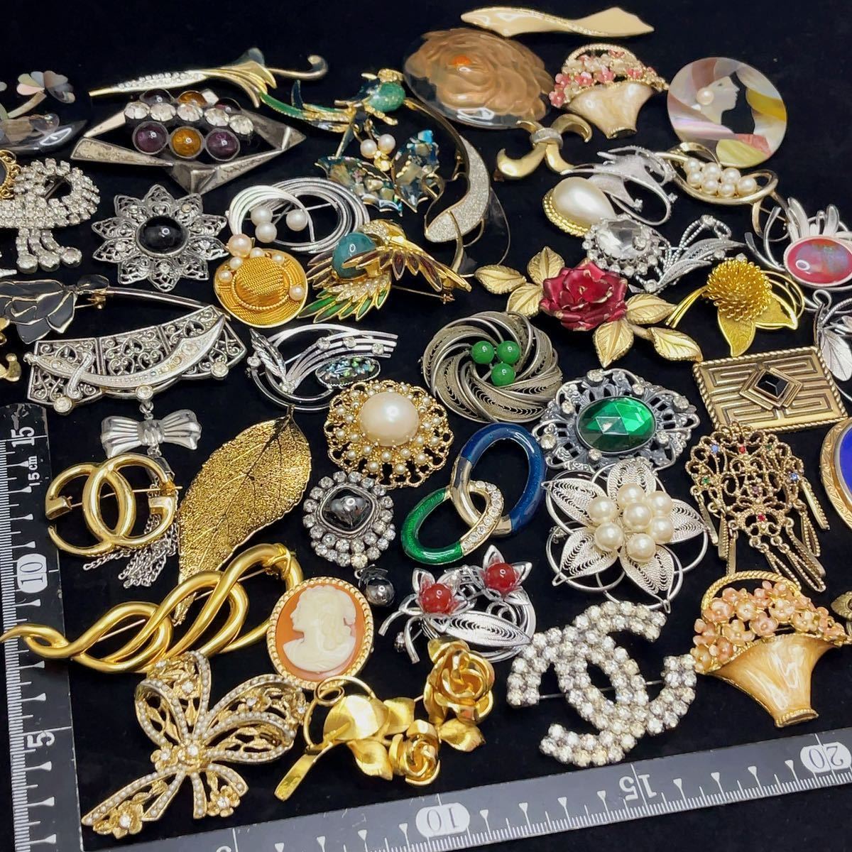 1円 ヴィンテージ ブローチ 50点まとめ 大量セット パール 天然石 焼物 カラーストーン ゴールド シルバーカラー フランス ブルターニュ等_7