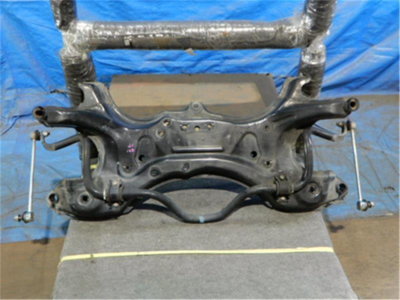 トヨタ 純正 ノア 《 ZRR70W 》 フロントサスペンションクロスメンバ 51201-28231 P80400-23002884