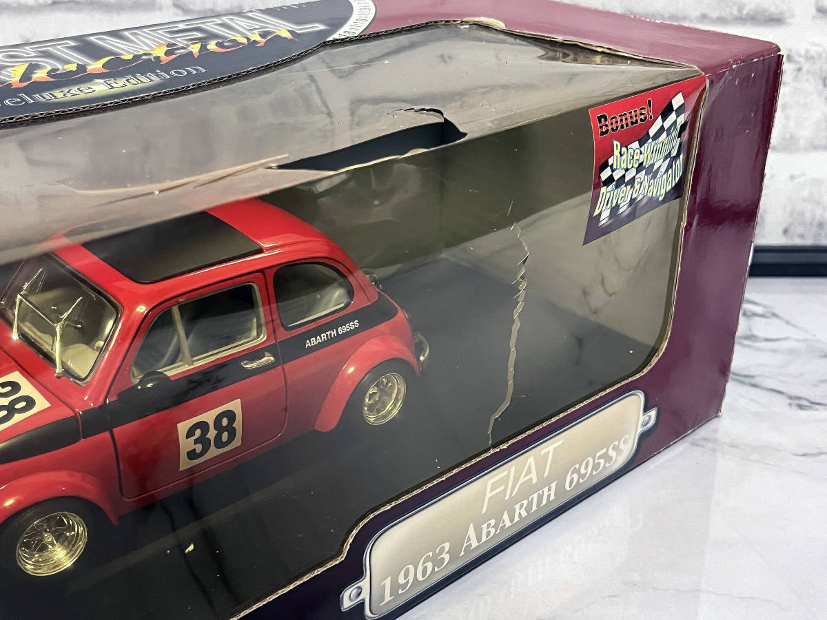 yat ming】DIE-CAST METAL Collction 1/18 FIAT 1963 ABRTH 695SS (RED