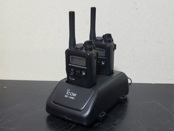 21-65]ICOM アイコム 特定小電力 トランシーバー IC-4300 2台 充電器