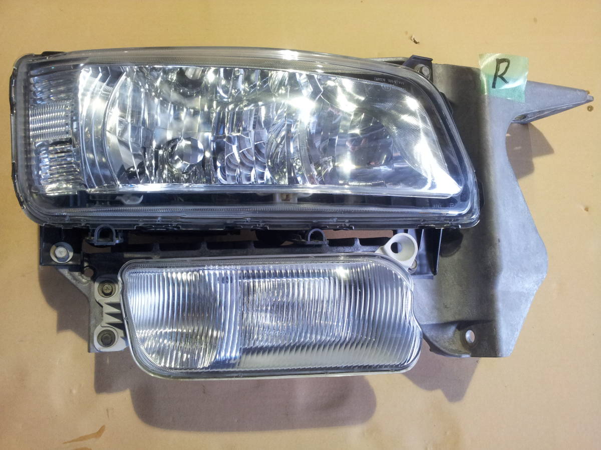 三菱 HID 07スーパーグレート ヘッドライト⁄ステー 運転席側 トラック
