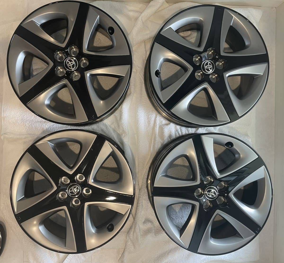 トヨタZVW プリウスツーリングセレクション 純正17インチ新車外し 