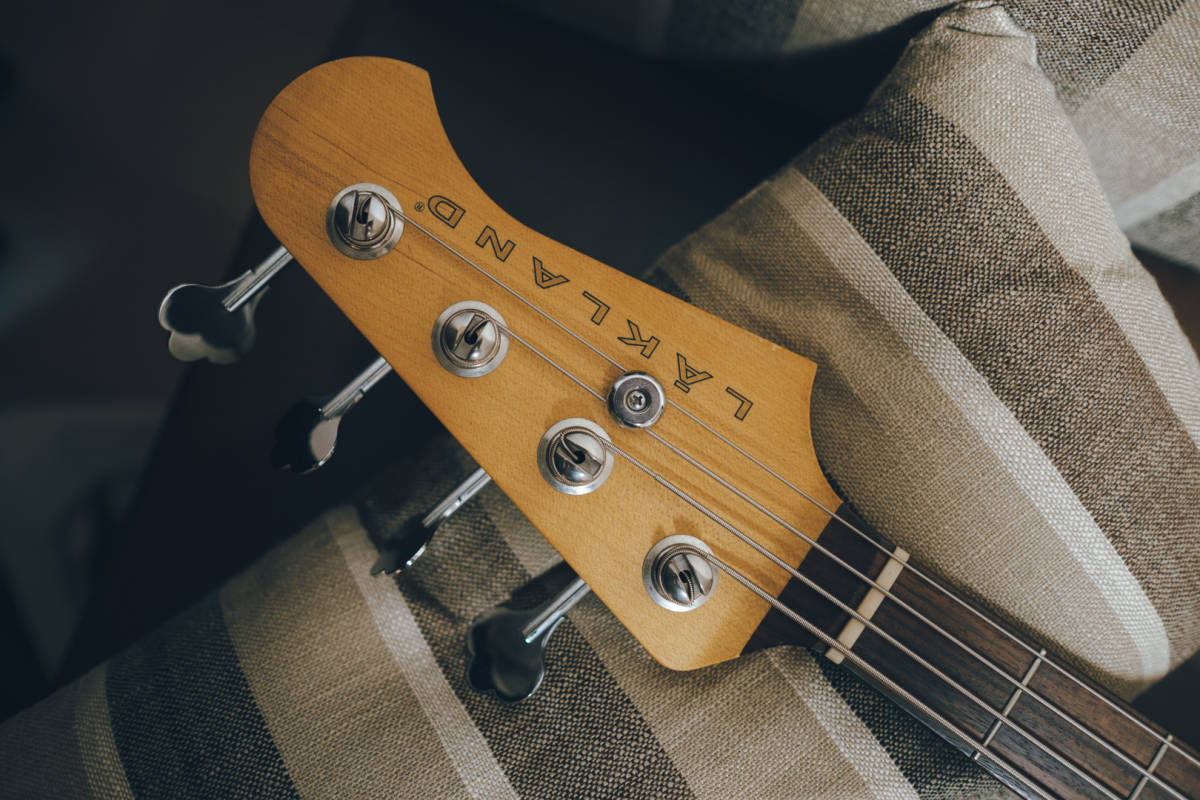 美品！ LAKLAND USA US 44-60 Lake Placid Blue(エレキベース本体 
