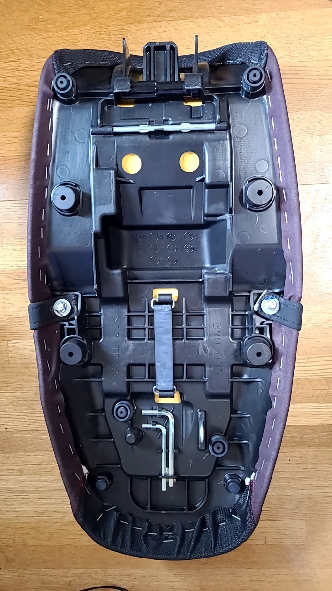 XSR900 純正シート 2018年式 XSR900 純正シート 2018年式 XSR900 純正シート 2018年式 ヤマハ発動機