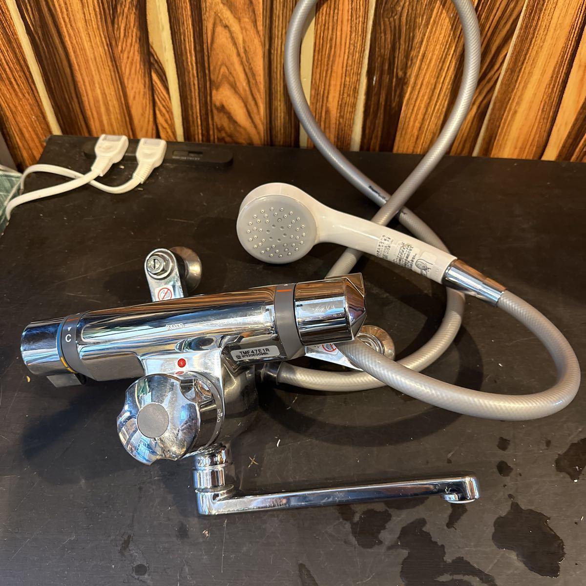 TOTO浴室用定量止水式壁付サーモシャワー水栓 TMF47E1R ②