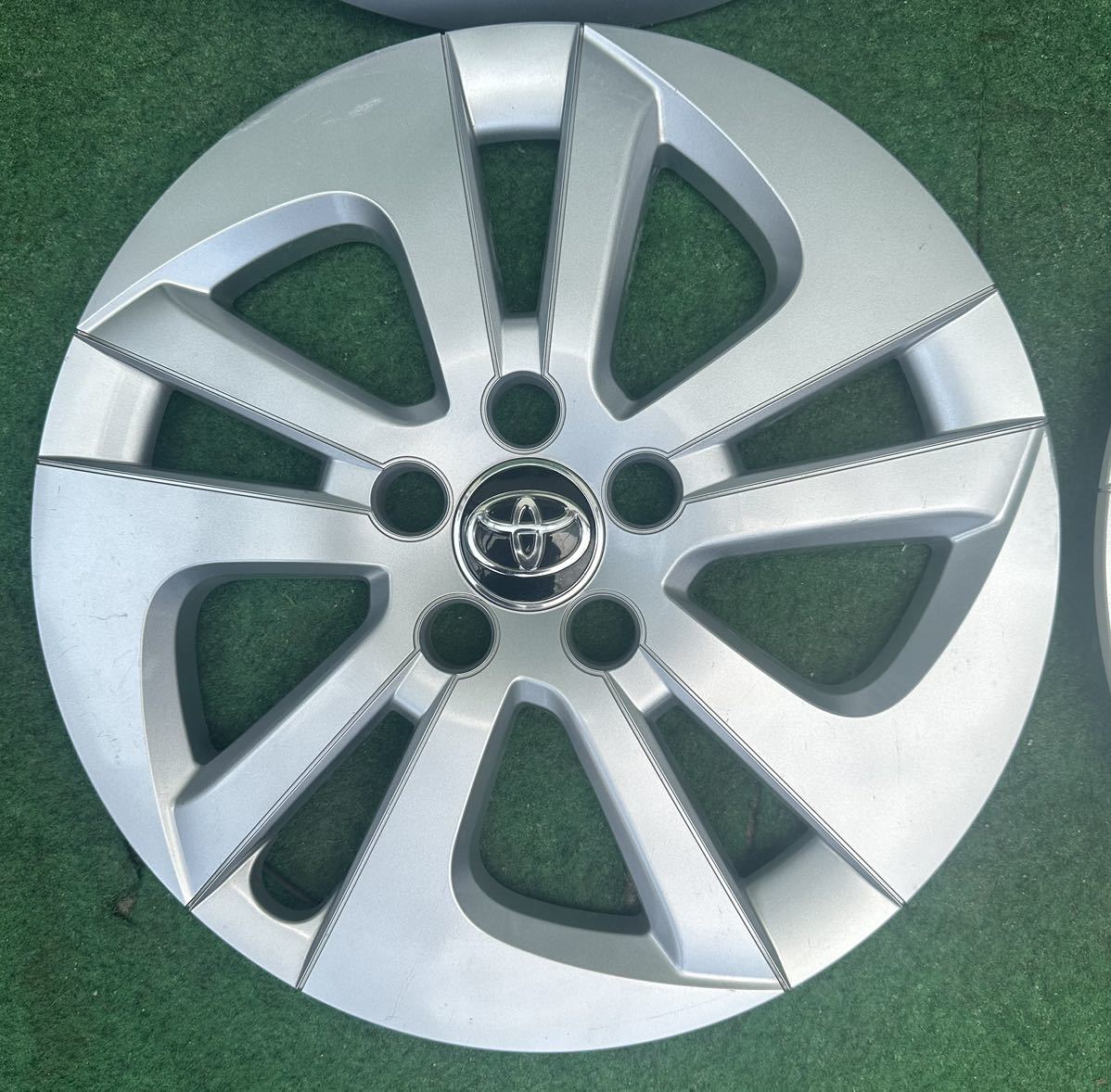 TOYOTA トヨタ プリウス50系 前期 純正 ホイールキャップ 15インチ 4個 