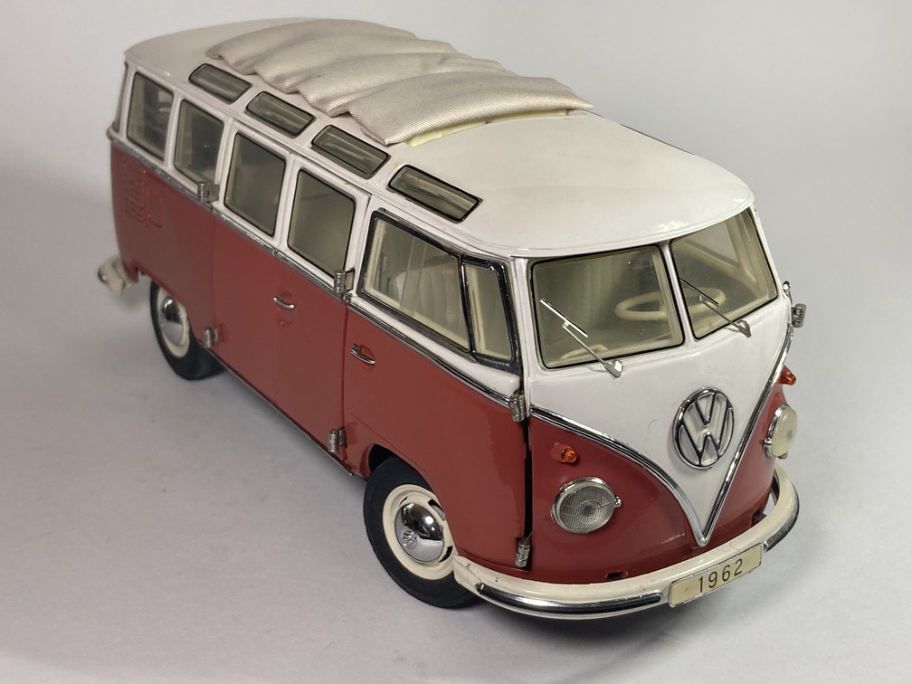 ワーゲンバス Volkswagen Microbus 1962 1/24サイズ 全長約18cm ワーゲンバス Volkswagen Microbus 1962 1/24サイズ 全長約18cm