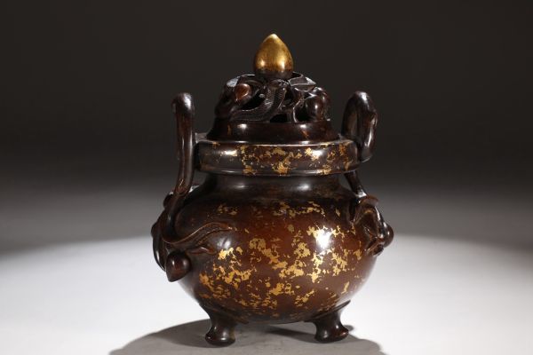 古びた蔵『明 宣徳年製 古銅彫 點金灑金折枝壽桃耳香薰炉』極細工 置物