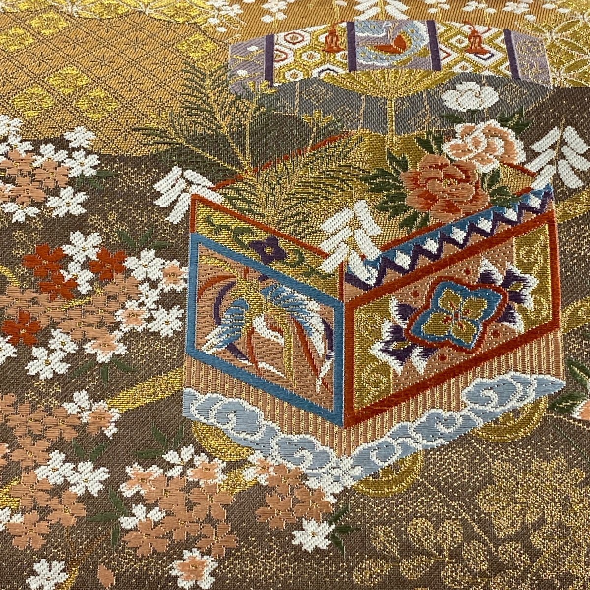 袋帯 美品 秀品 王朝絵巻文様 金糸 箔 茶色 六通 正絹 【中古】 | ME