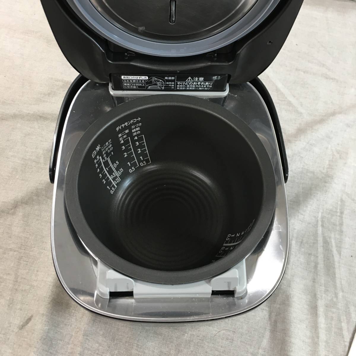 ジャンク 東芝 RC-10VXR-K(グランブラック) 炎匠炊き 真空圧力IH炊飯器