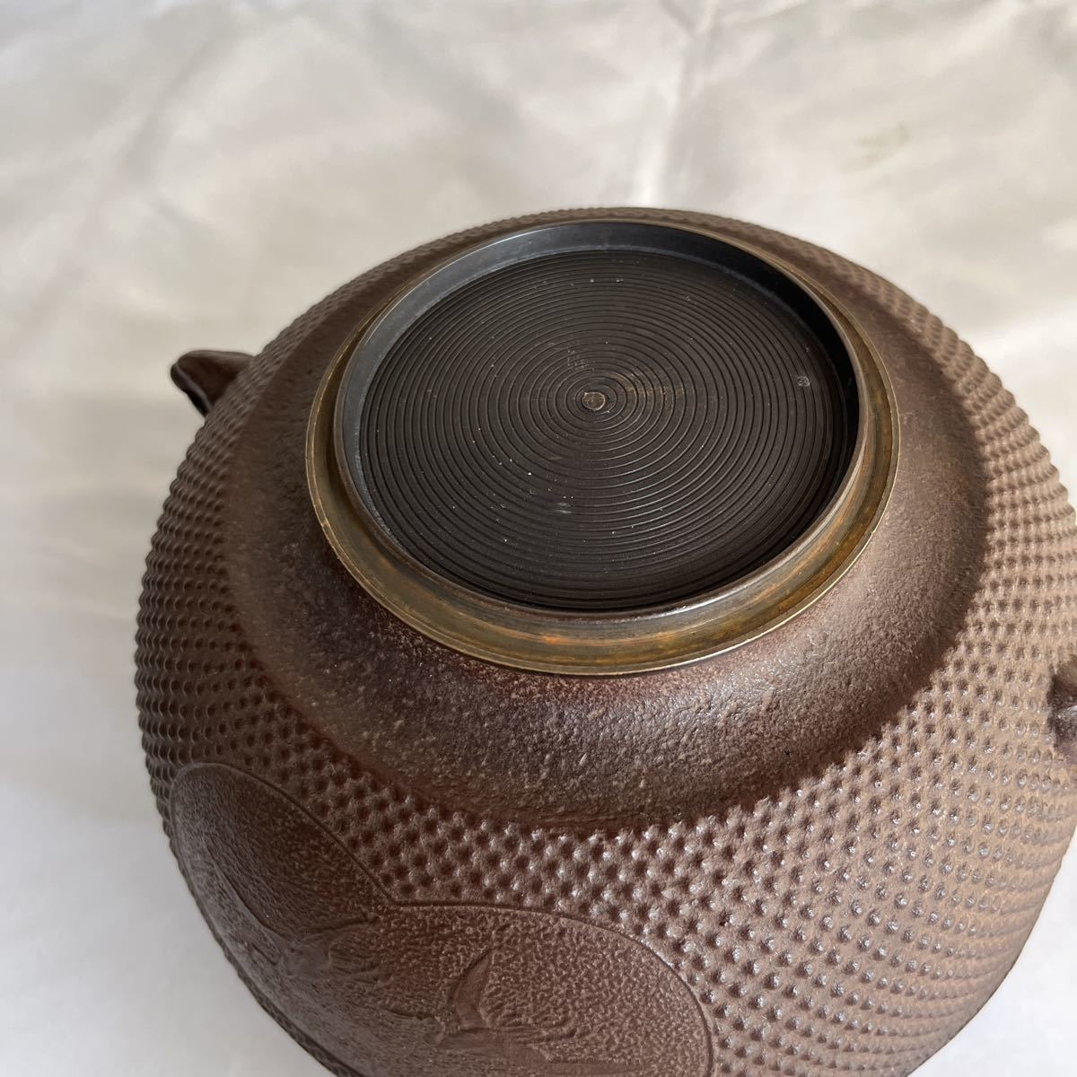 鋳鉄製 茶釜 丸型 茶道具 鉄瓶 風炉釜 鉄釜 鋳物 骨董品 古美術 鉄 真鍮 茶道具 茶釜 鉄瓶 鉄製 鉄釜 鉄器 丸釜 風炉釜 アンティーク レトロ