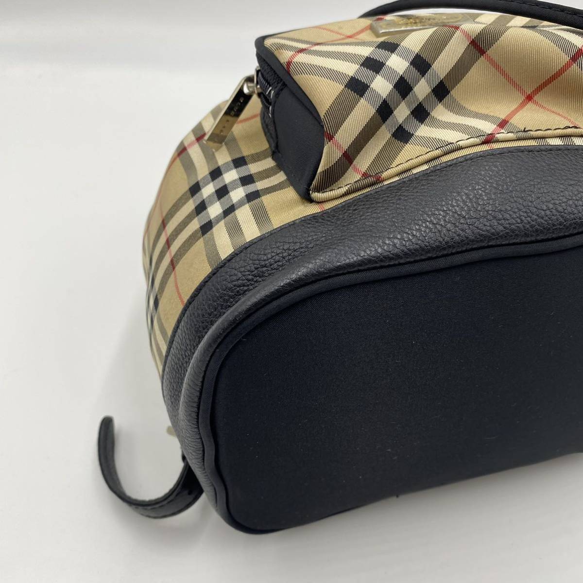 美品 バーバリー リュック ノバチェック ゴールド金具 チャーム付き 