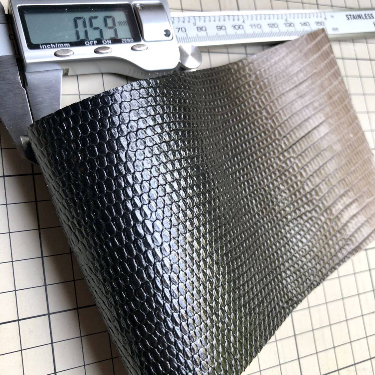 ■グリップ ■リザード本革（黒/グレージュグラデーション/艶あり）■特Aグレード②