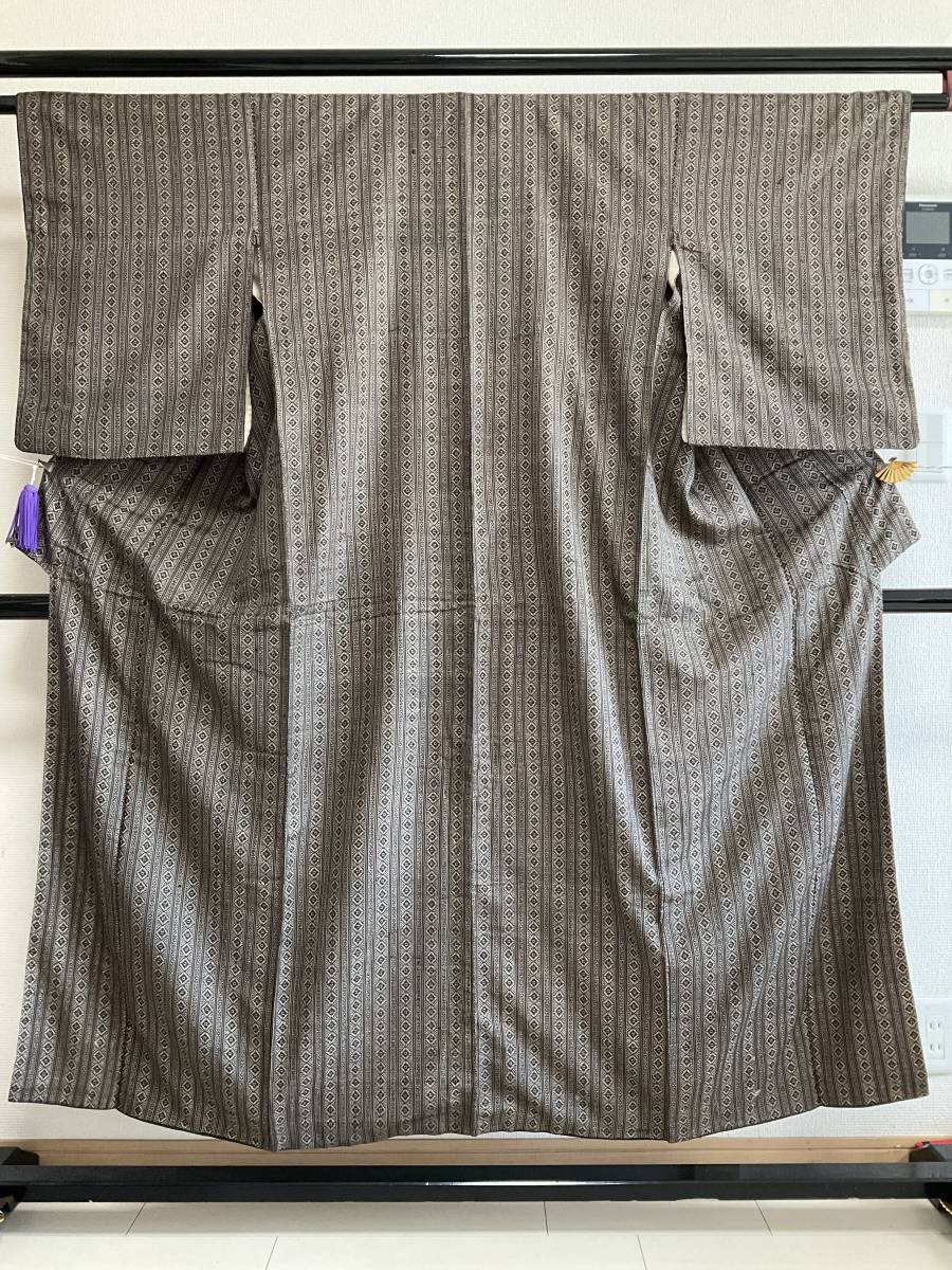 □e1770□中古□正絹□龍郷 泥大島紬 袷 着物□丈150 裄62 (大島紬