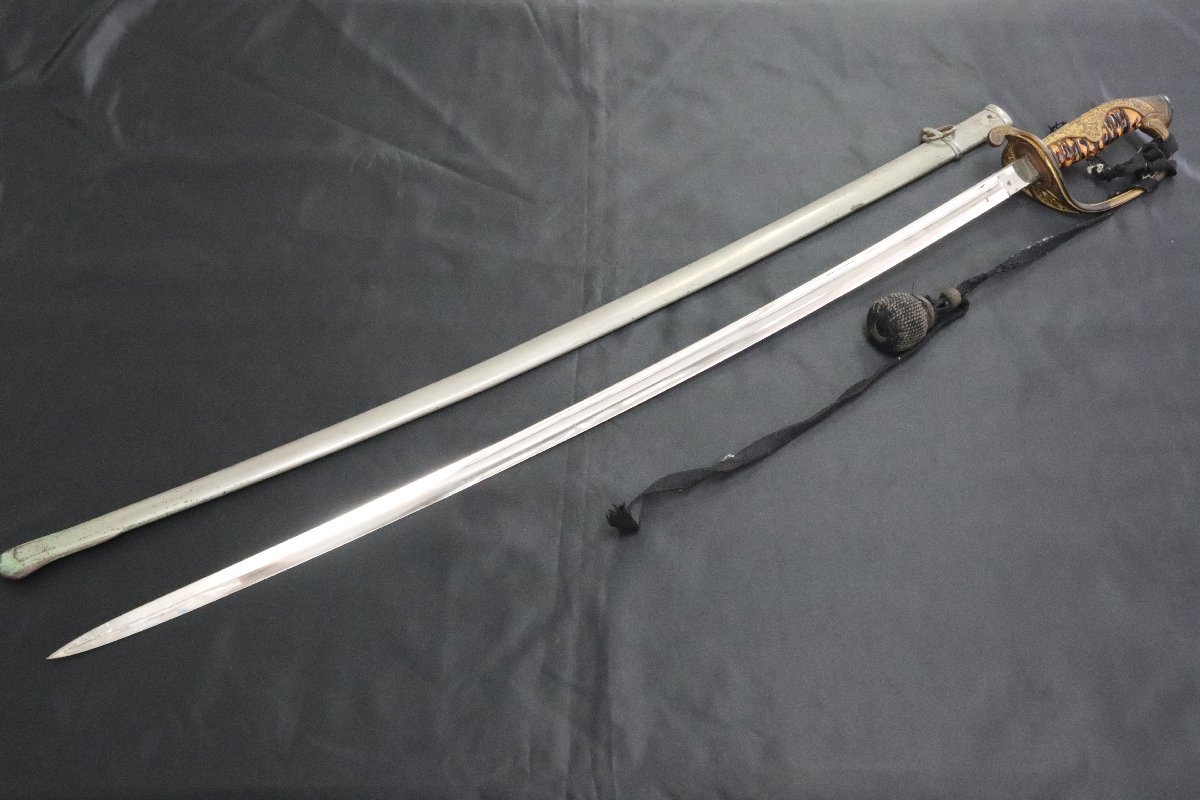 儀礼刀 指揮刀 模造刀 軍刀 全長：約87cm 刃長：約74cm 刃厚さ：約4.8
