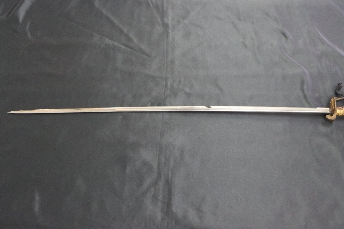 儀礼刀 指揮刀 模造刀 軍刀 全長：約87cm 刃長：約74cm 刃厚さ：約4.8