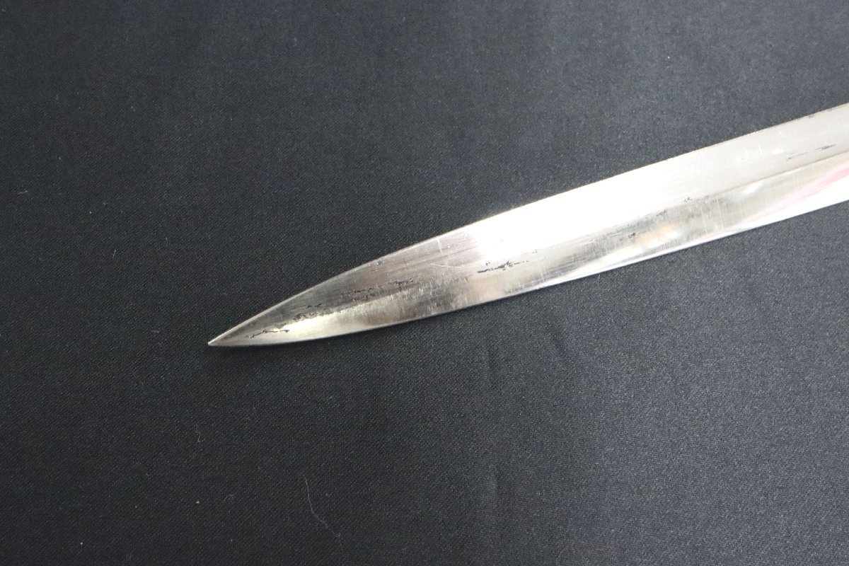 儀礼刀 指揮刀 模造刀 軍刀 全長：約87cm 刃長：約74cm 刃厚さ：約4.8