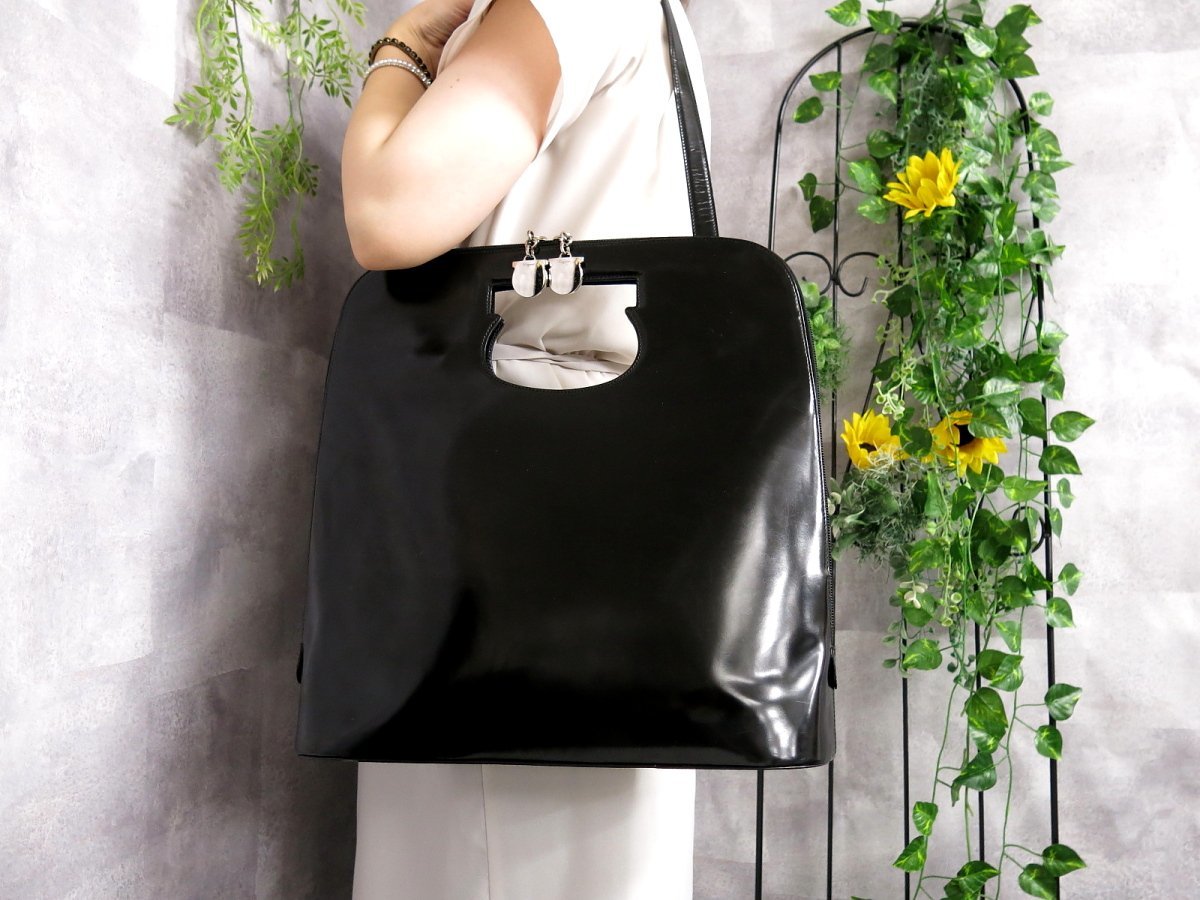 ○超美品○Salvatore Ferragamo フェラガモ○ガンチーニ○エナメル 