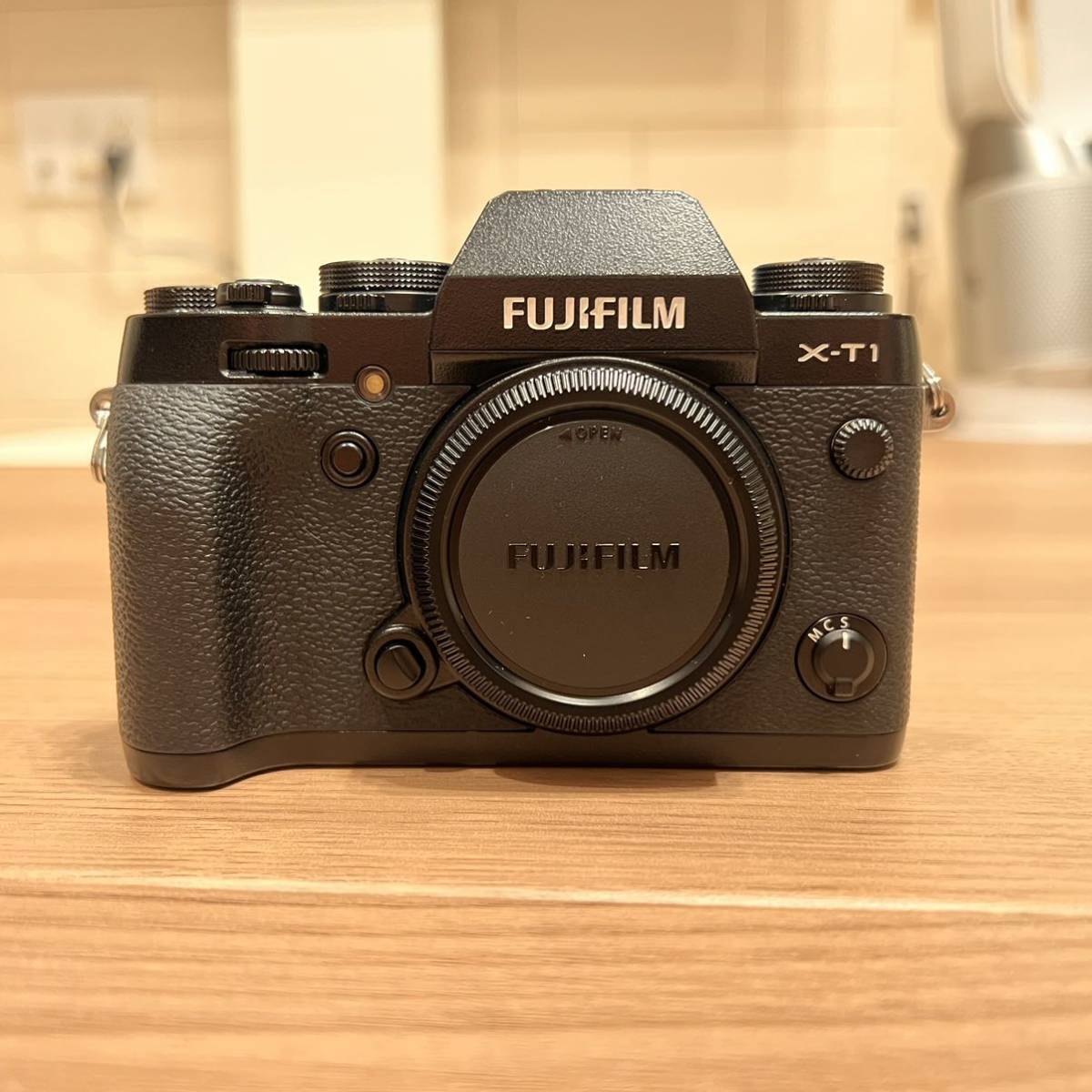 FUJIFILM 富士フイルム ミラーレス一眼 X-T1 レンズキット ブラック