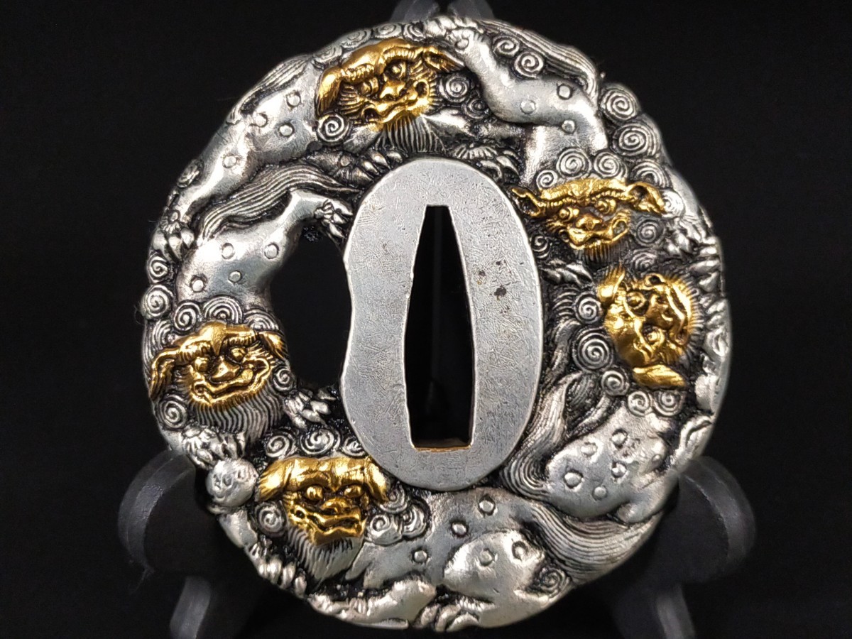 日本刀装具 唐獅子の図 Q6887 刀鍔 唐獅子の図 銅地 絵金銀