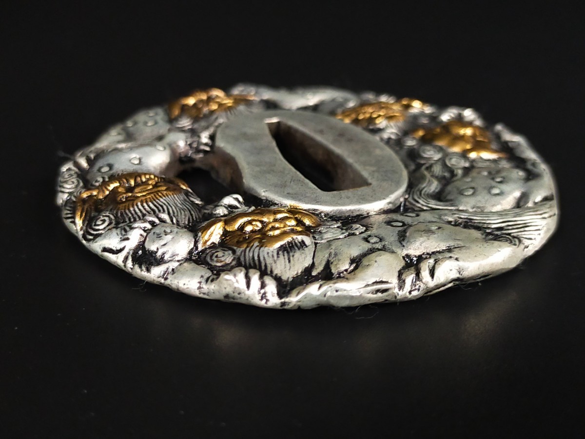 日本刀装具 Q6887 刀鍔 唐獅子の図 銅地 絵金銀 日本刀装具