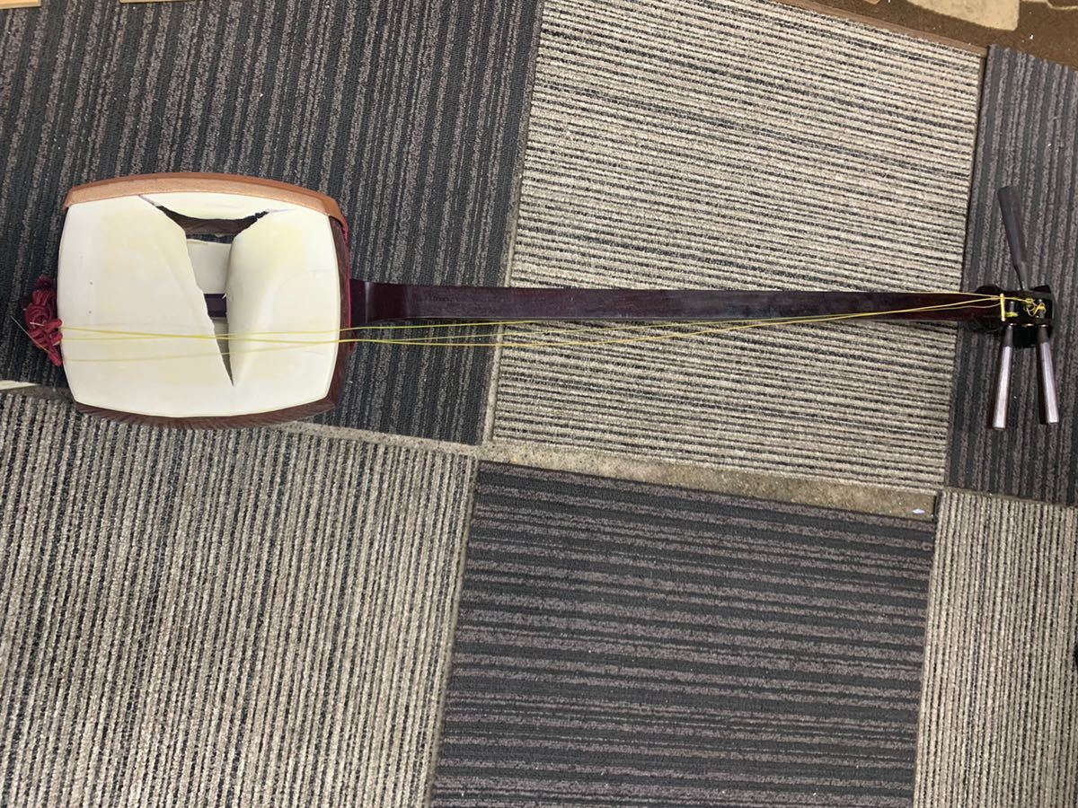 三味線本体。津軽三味線 三味線 本体（津軽三味線 太棹 譜尺付き