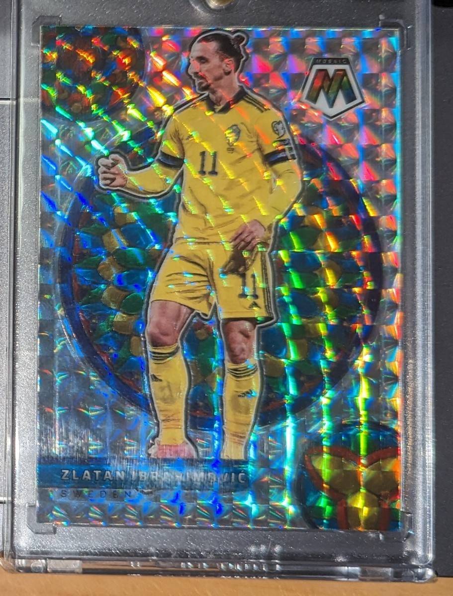 最新作，本物保証 2022 Panini Mosaic FiFA Rord to World Cup Zlatan Ibrahimovic stained glass ズラタン イブラヒモビッチ ステンドグラス(シングルカード)｜売買されたオークション情報、yahooの商品情報をアーカイブ公開 - オー シングルカード