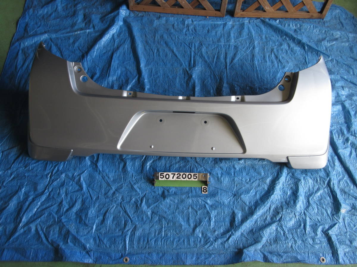 B191 ②★ダイハツ LA300S ミライース後期純正リアバンパー★カラー：S28 シルバー★個人宅様営業所止め